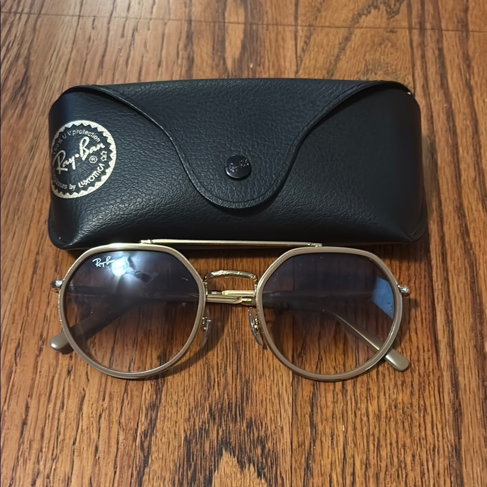 Ray-Ban Round Gold Sunglasses